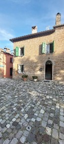 Villa a schiera piazza Malatestiana 13, Centro, Longiano