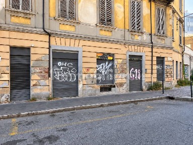 Locale commerciale in Vendita