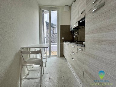 Bilocale via Tortona 16, Infrangibile, Piacenza