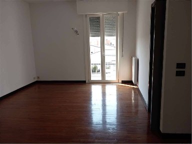Trilocale ottimo stato, secondo piano, Zona 2000, Piacenza