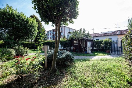 Villa a schiera via Salvador Allende 2, Arluno