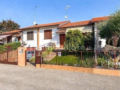 Villa a schiera via Trento, 3B, Cassinetta di Lugagnano