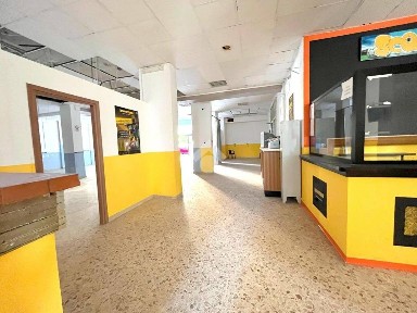 Locale commerciale in Affitto
