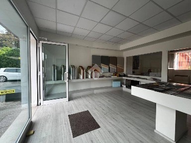 Locale commerciale in Affitto