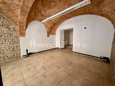 Locale commerciale in Vendita