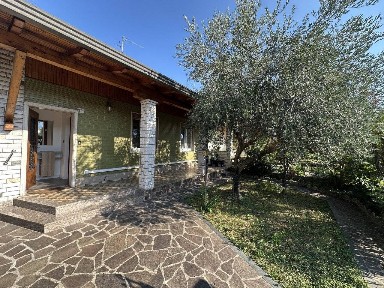 Villa bifamiliare, ottimo stato, 78 m², Villaggio Prealpino, Brescia