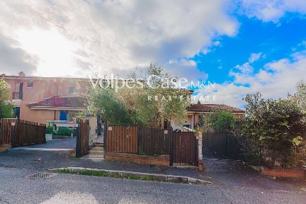 Villa a schiera via Lea Padovani, Bufalotta, Roma