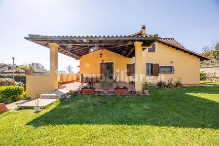Villa a schiera largo Fontana Mancina, Centro, Sacrofano