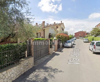 Villetta a schiera all'asta via Abbateggio 9, Roma