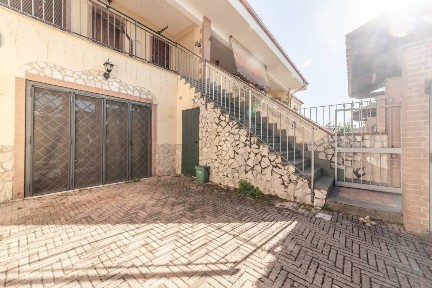 Villa a schiera via Santa Scolastica, Setteville Nord, Guidonia Montecelio