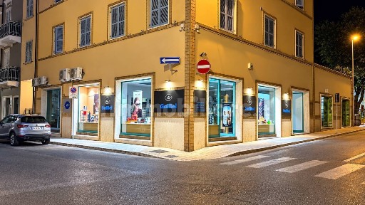Locale commerciale in Affitto