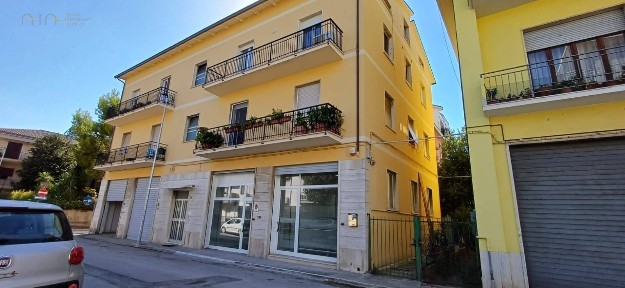 Locale commerciale in Affitto