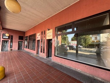 Locale commerciale in Vendita