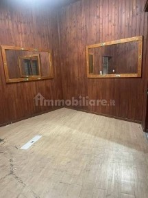 Locale commerciale in Affitto