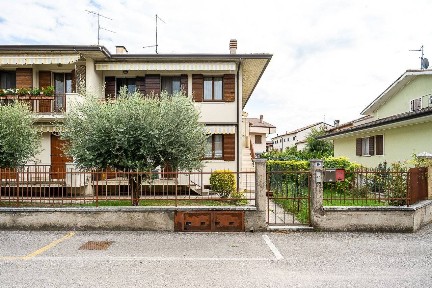 Colognola Ai Colli, Via degli Alpini, 10