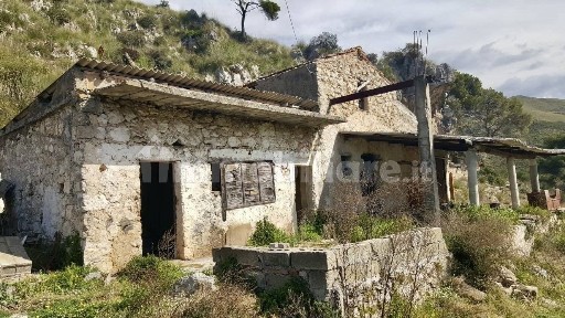 Rustico via Mola di Vetere, Fondi