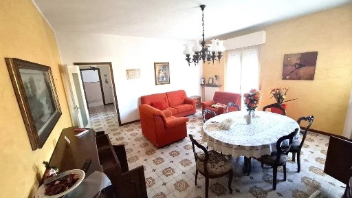 Quadrilocale buono stato, secondo piano, Centro, Valeggio sul Mincio