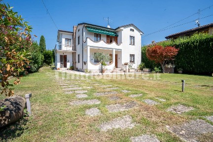 Quadrilocale via Custoza 33, Oliosi, Castelnuovo del Garda