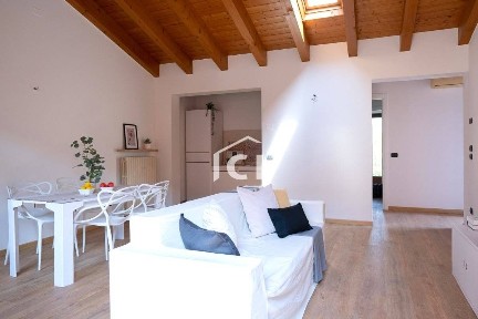 Trilocale ottimo stato, primo piano, Centro, Sona