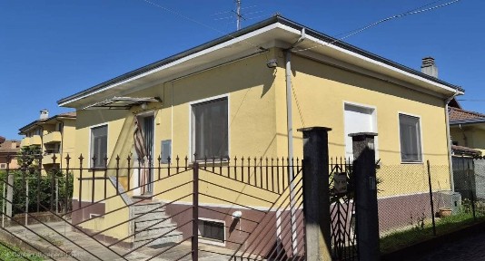 Villa unifamiliare via del Vò 15, Galliate