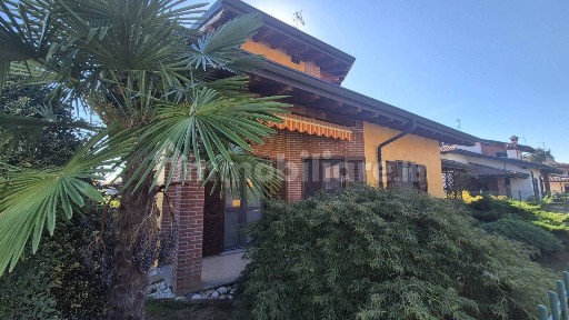 Villa unifamiliare via Novara 90, Centro, Oleggio