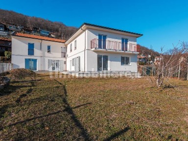 Villa bifamiliare via Alto Vergante 36, Centro, Massino Visconti