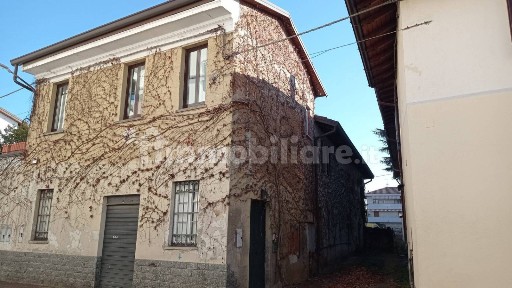 Bilocale piazza Luciano Zaro, Arnate, Gallarate