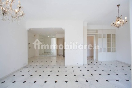 Trilocale via Zara 103, Albaro, Genova