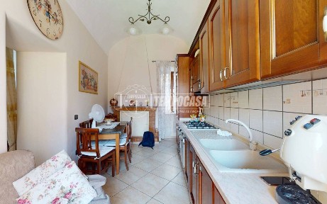 Lusciano, Via degli Orefici 37