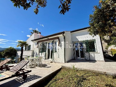 Villa unifamiliare via dei Navigatori, Centro, Finale Ligure