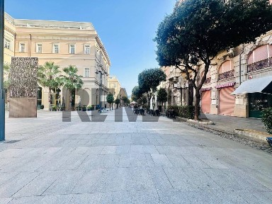 Locale commerciale in Affitto