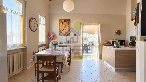 Maleo, Viale Italia, 22