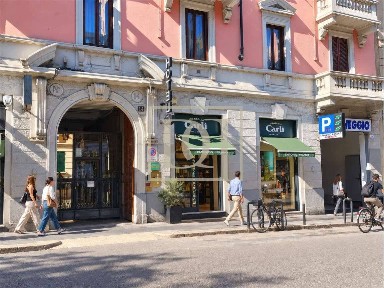 Locale commerciale in Affitto