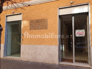 Negozio - Locale commerciale in Affitto