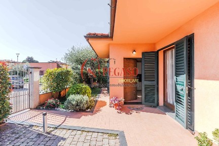 Villa plurifamiliare via Santovecchio, Alberghi, Via Romana, Pescia Morta, Pescia