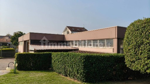 Capannone in Affitto