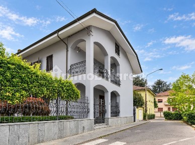 Carmagnola, Via Dante Alighieri, 27