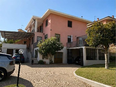 Villa unifamiliare via rocchette, 29, Centro, Trofarello