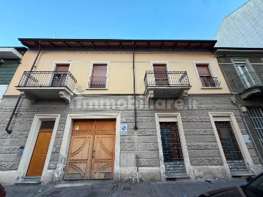 Torino, Barriera di Milano, Via Santhià