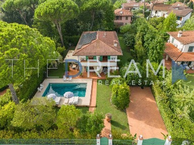 Villa unifamiliare via Francesco Donati 238, Vittoria Apuana, Forte dei Marmi