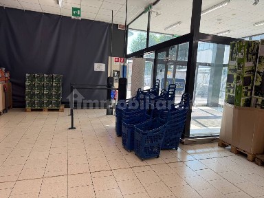 Locale commerciale in Affitto
