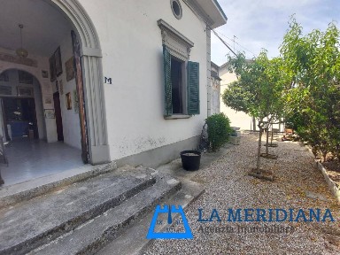 Terratetto unifamiliare 400 m², da ristrutturare, Centro, Cerreto Guidi