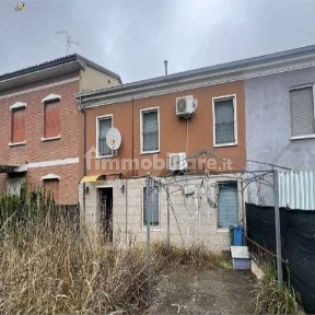 Villetta a schiera all'asta via Pecorara 31, Viadana