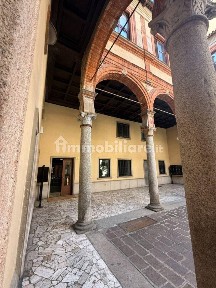 Bilocale via dei Piatti, Carrobbio, Milano