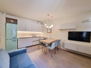 Bilocale via Cerva 11, Borgogna - Largo Augusto, Milano