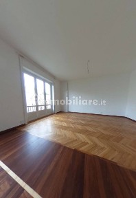Quadrilocale viale Bianca Maria 7, Guastalla, Milano