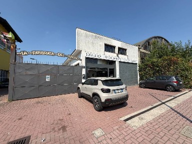 Capannone in Affitto