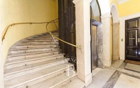 Attico via IV Novembre, Trevi, Roma