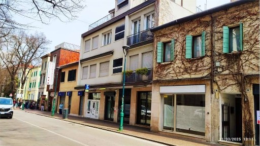 Locale commerciale in Affitto