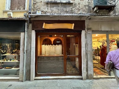 Locale commerciale in Affitto